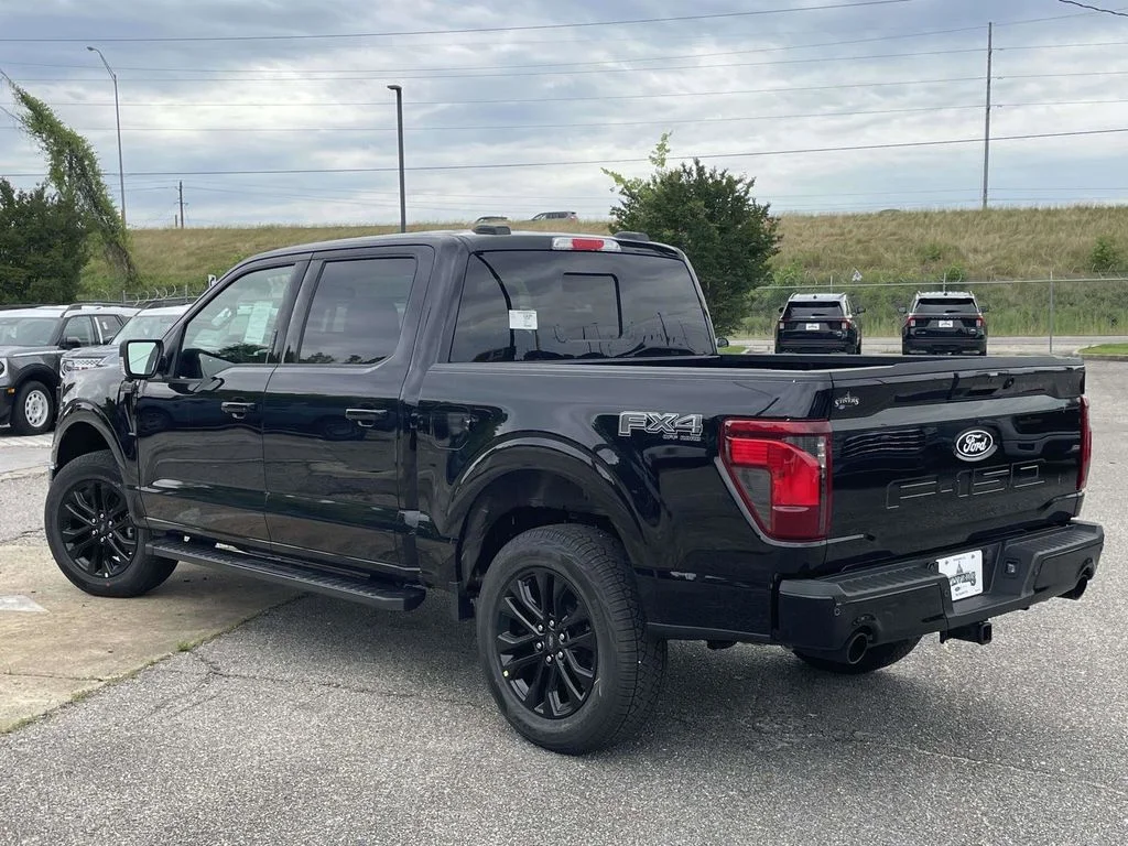 New 2026 Agate Black Metallic Ford XLT image 5