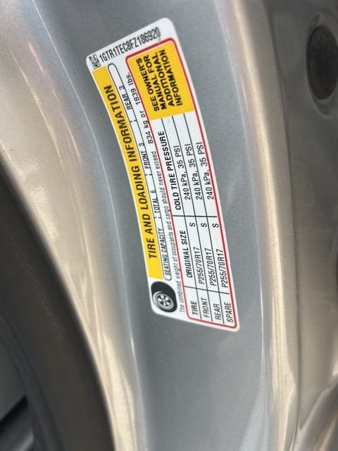 Used 2015 Silver GMC Base image 29