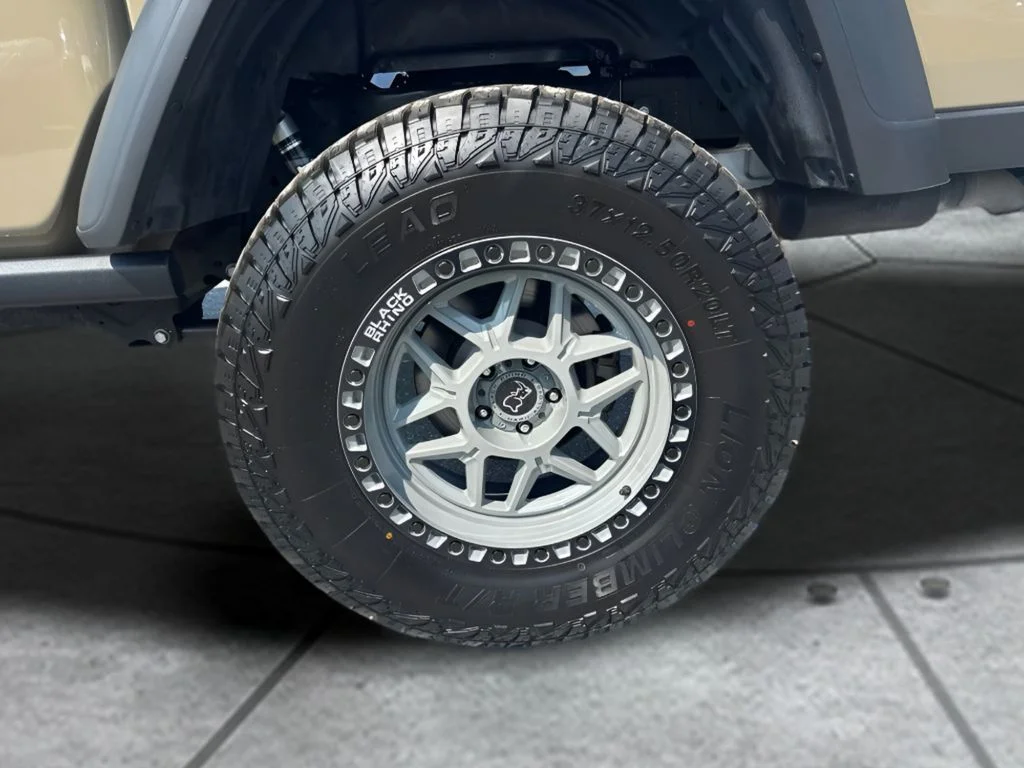 Used 2020 Green Jeep Sport image 24