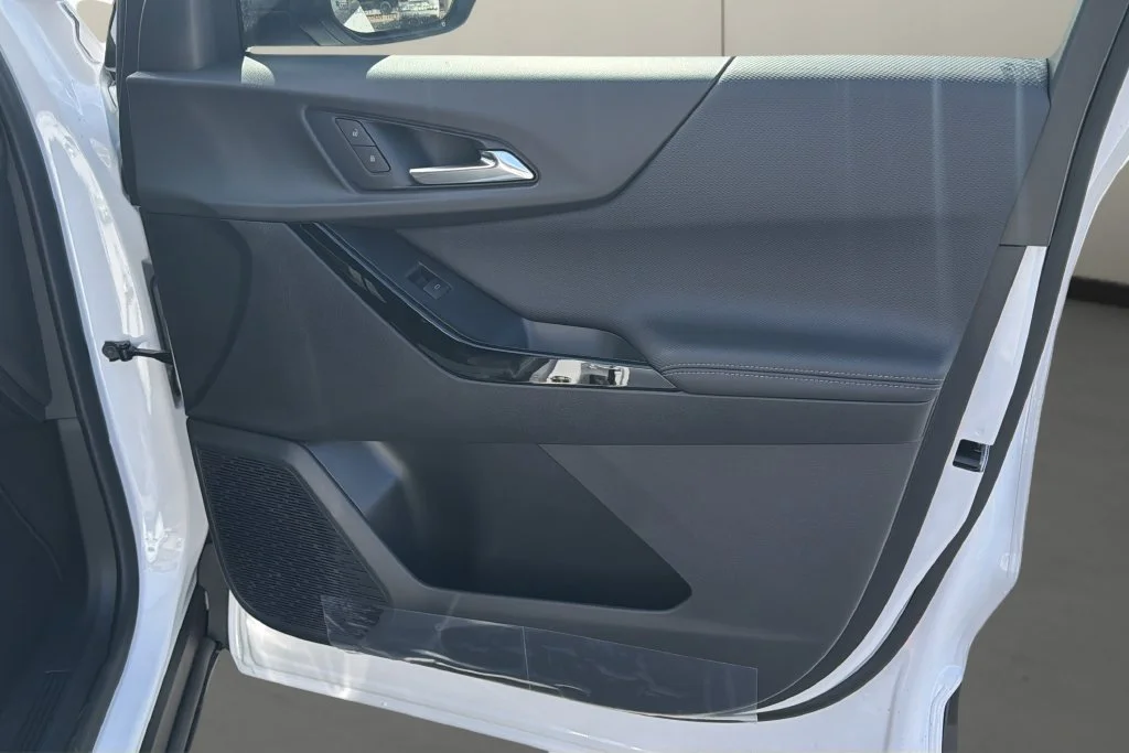 New 2027 Summit White Chevrolet LT image 17