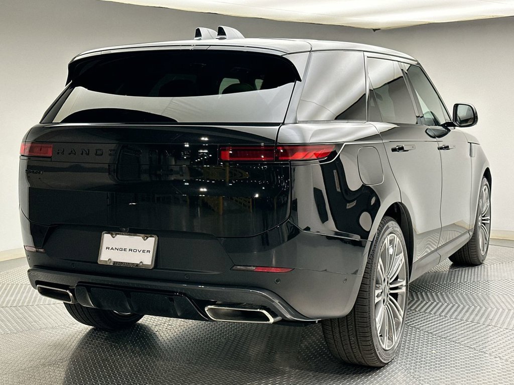 New 2027 Santorini Black Land Rover SE image 3