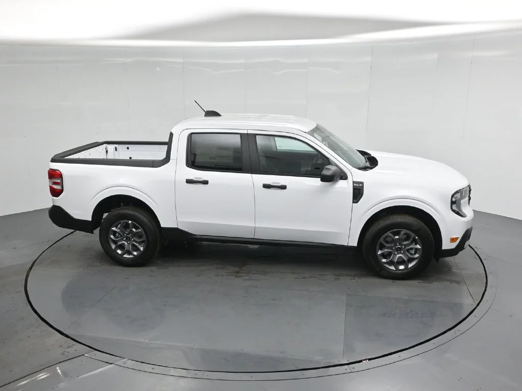 New 2026 Oxford White Ford XLT image 35