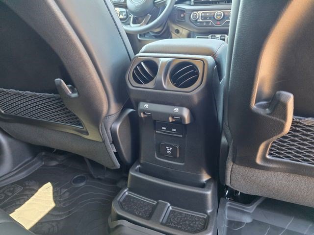 New 2026 Tuscadero Pearlcoat Jeep Rubicon image 15