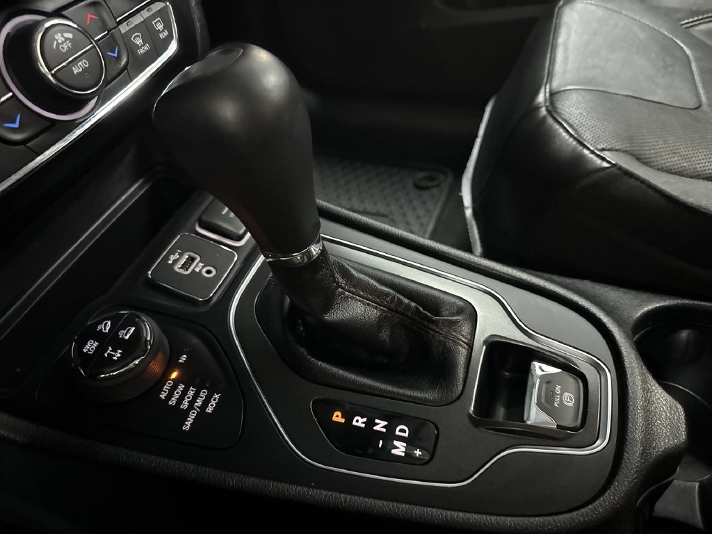 Used 2019 Crystal Metallic Jeep Trailhawk image 25