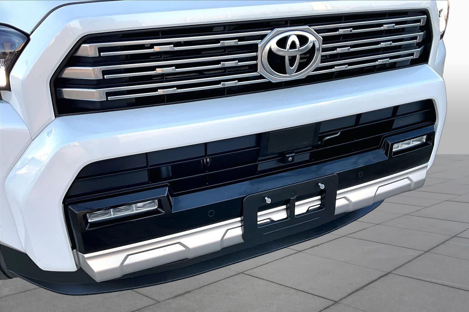 Used 2026 Wind Chill Pearl Toyota Limited image 30