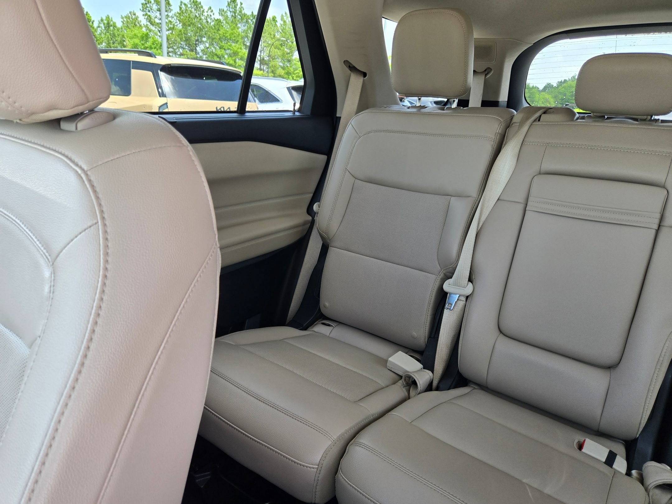 Used 2023 Oxford White Ford Limited image 12