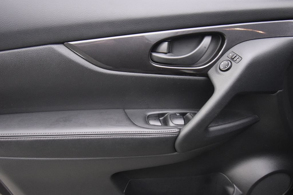 Used 2020 Black Nissan S image 19
