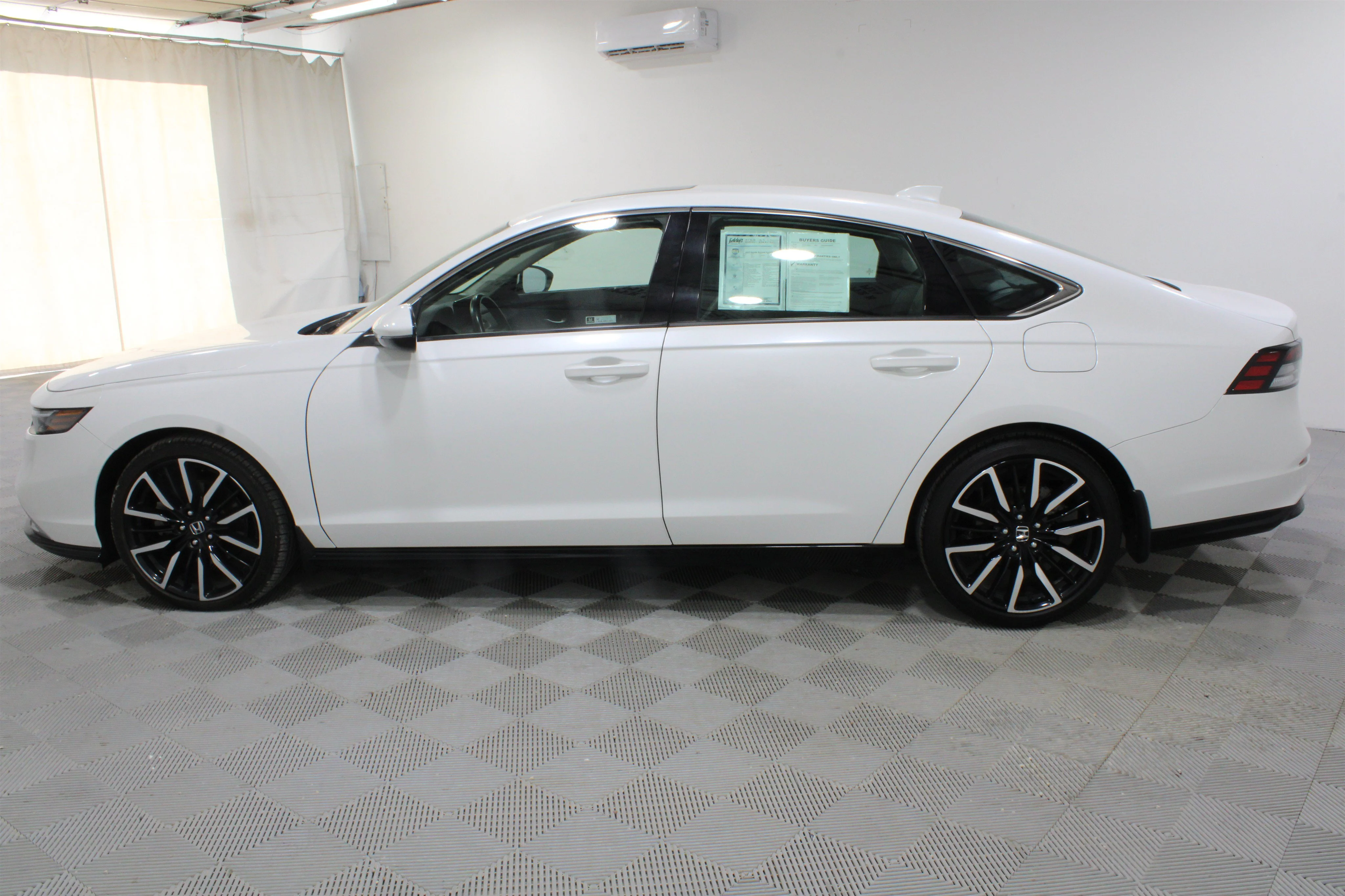 2023 Honda Accord Hybrid Touring - Photo 30