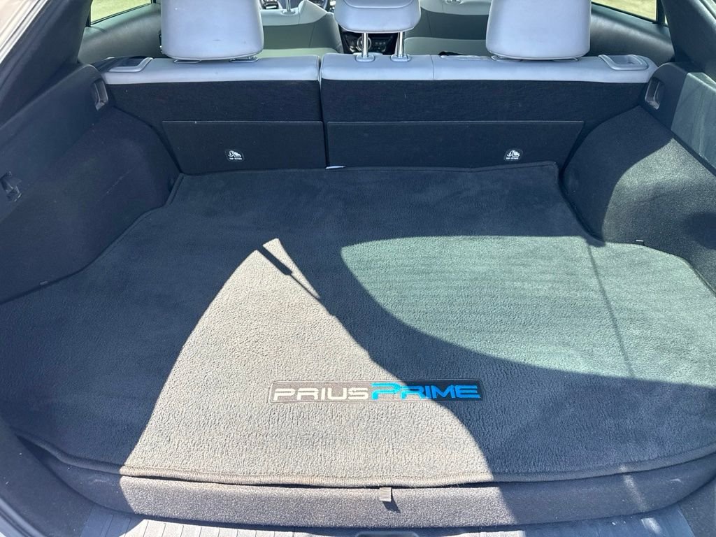Used 2020 Silver Toyota XLE image 18