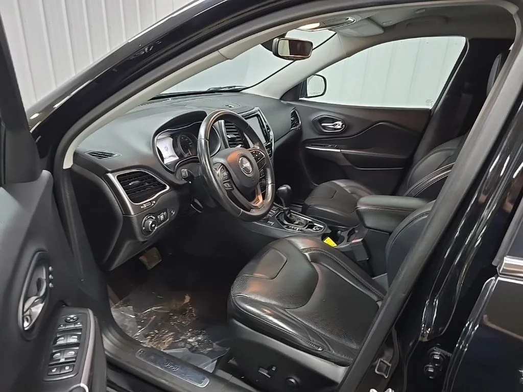 Used 2019 Black Jeep Limited image 29