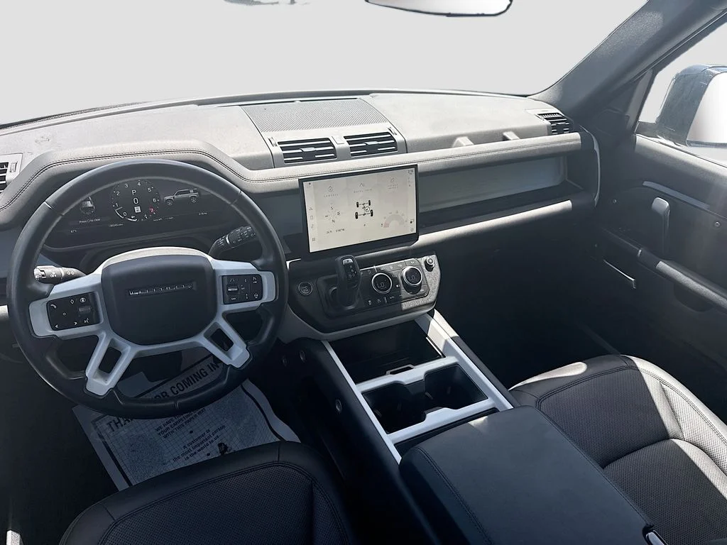Used 2025  Land Rover S image 24