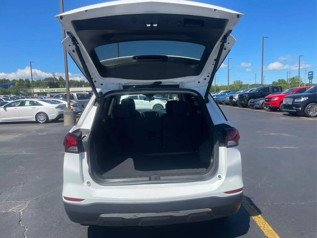 Used 2024 Summit White Chevrolet LT image 22