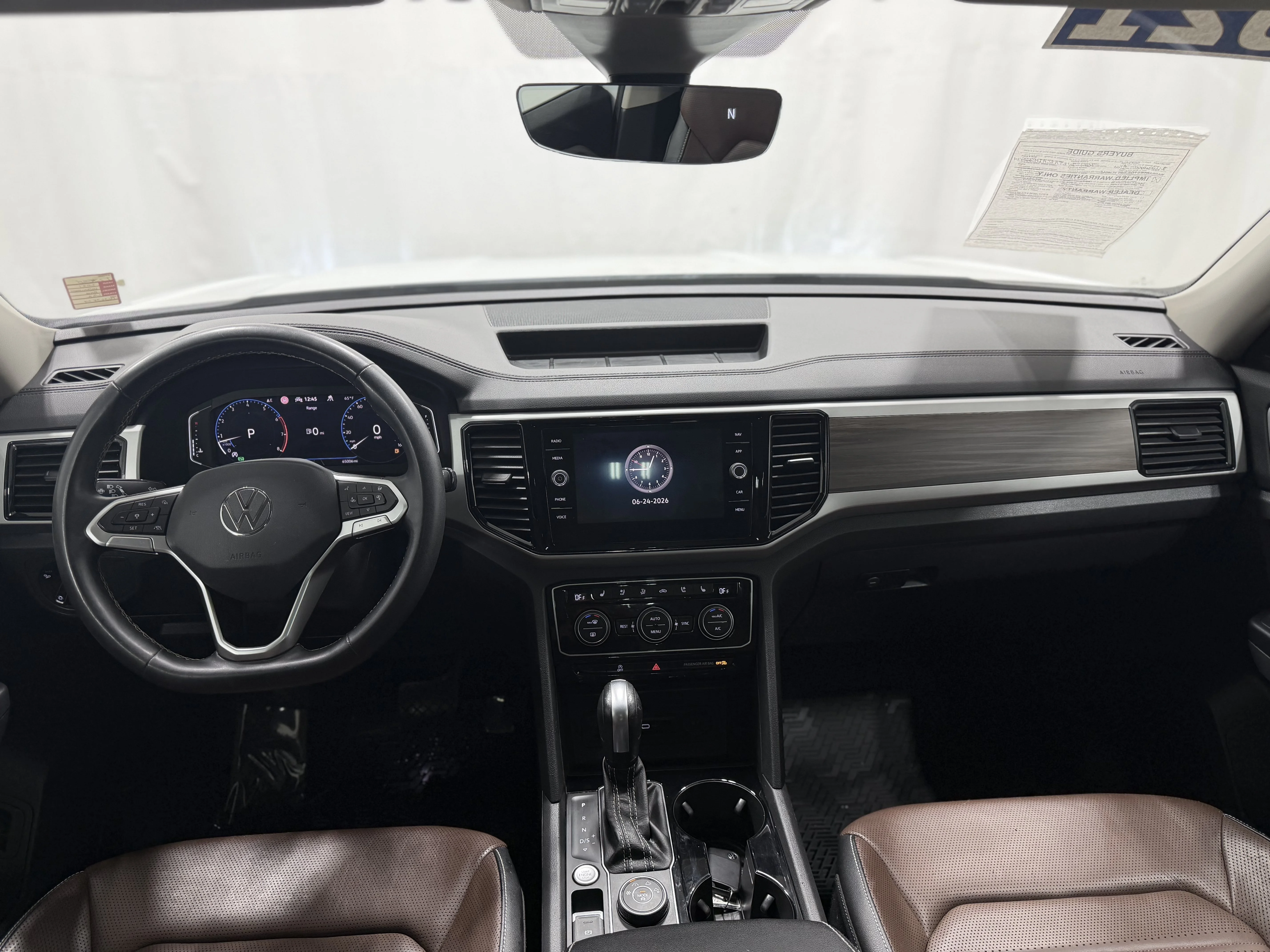 Used 2021  Volkswagen 3.6L V6 SEL Premium image 23