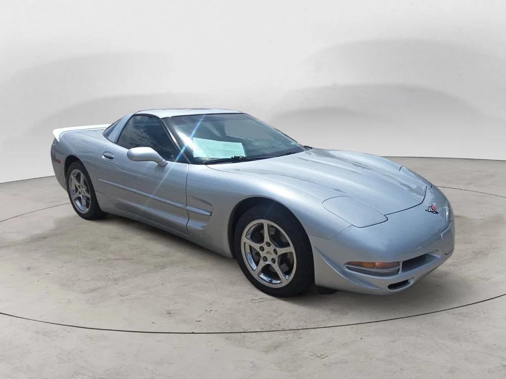 Used 2001 Quicksilver Metallic Chevrolet 2DR CPE image 3
