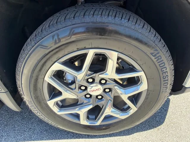 Used 2025 Summit White GMC SLT image 12