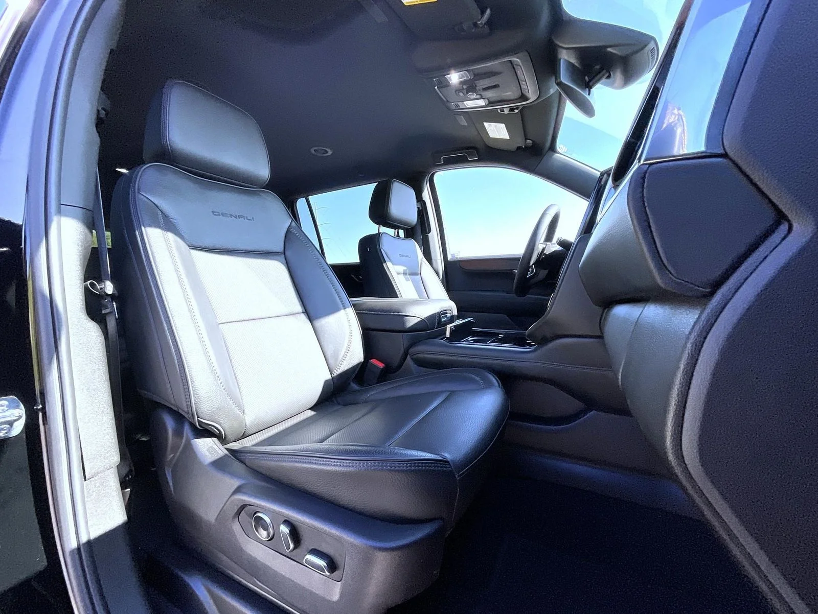 Used 2025 Black GMC Denali image 15