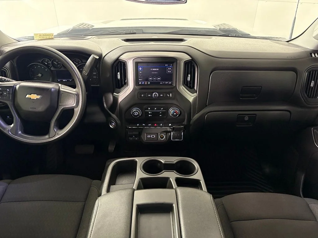 Used 2024 White Chevrolet Custom image 32