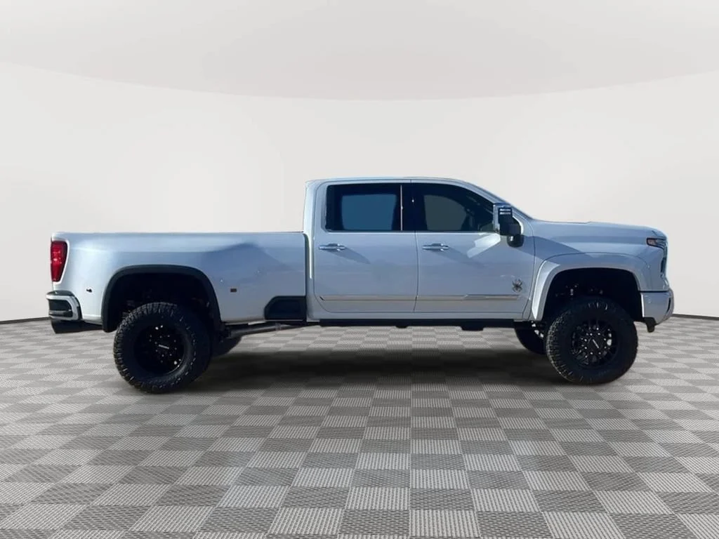 New 2026 Polar White Tricoat Chevrolet High Country DRW image 7
