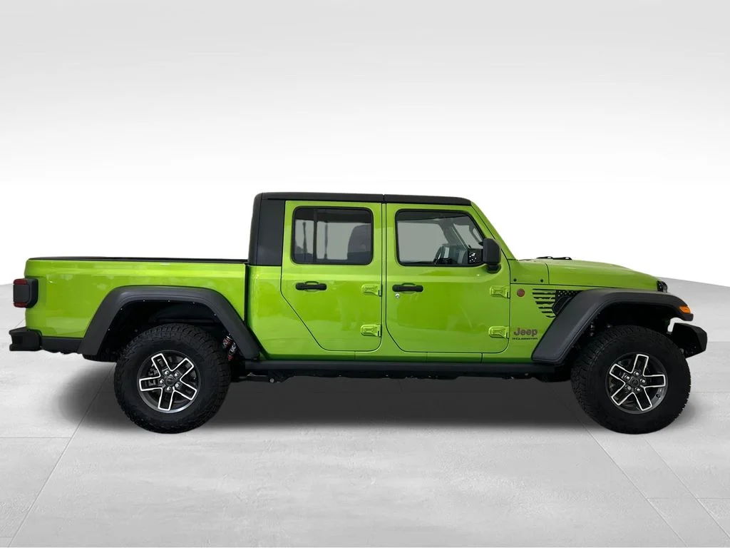 Used 2025 Green Jeep Mojave image 8
