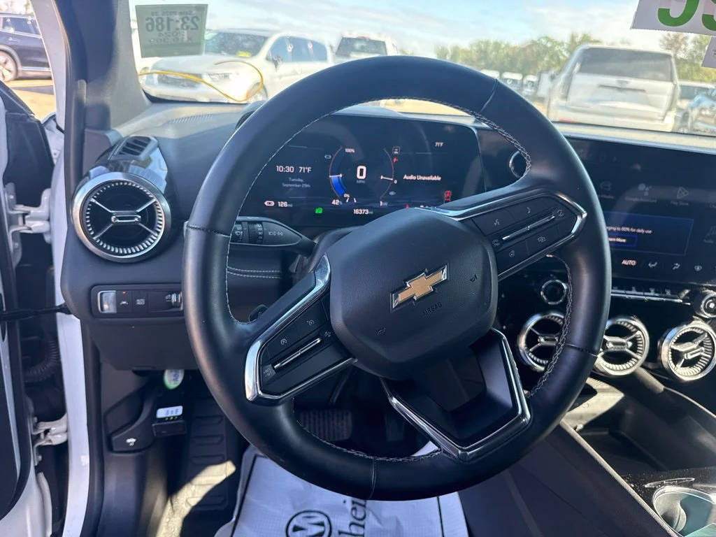 Used 2024 Summit White Chevrolet LT image 11