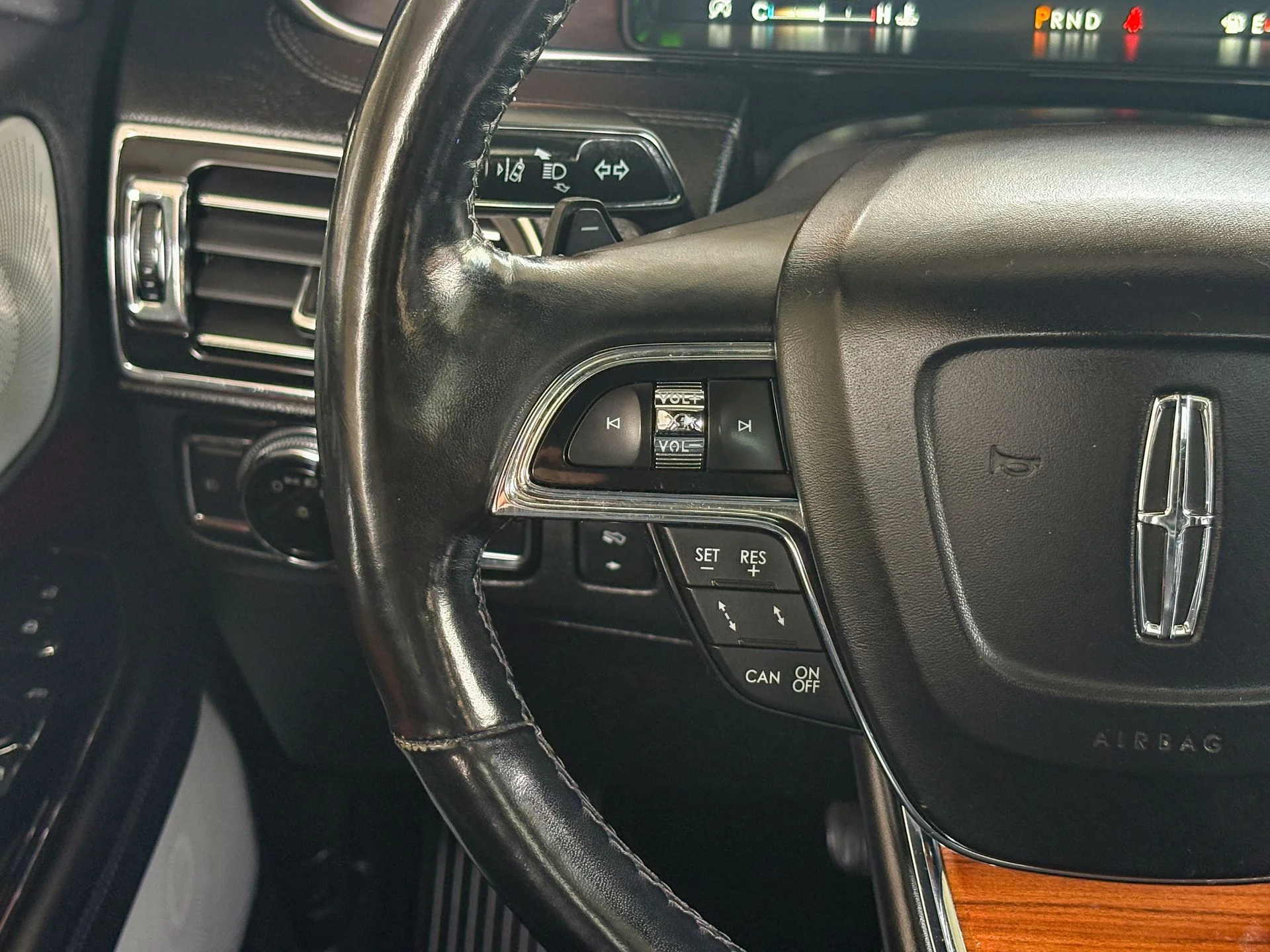 Used 2019 White Lincoln Reserve image 33