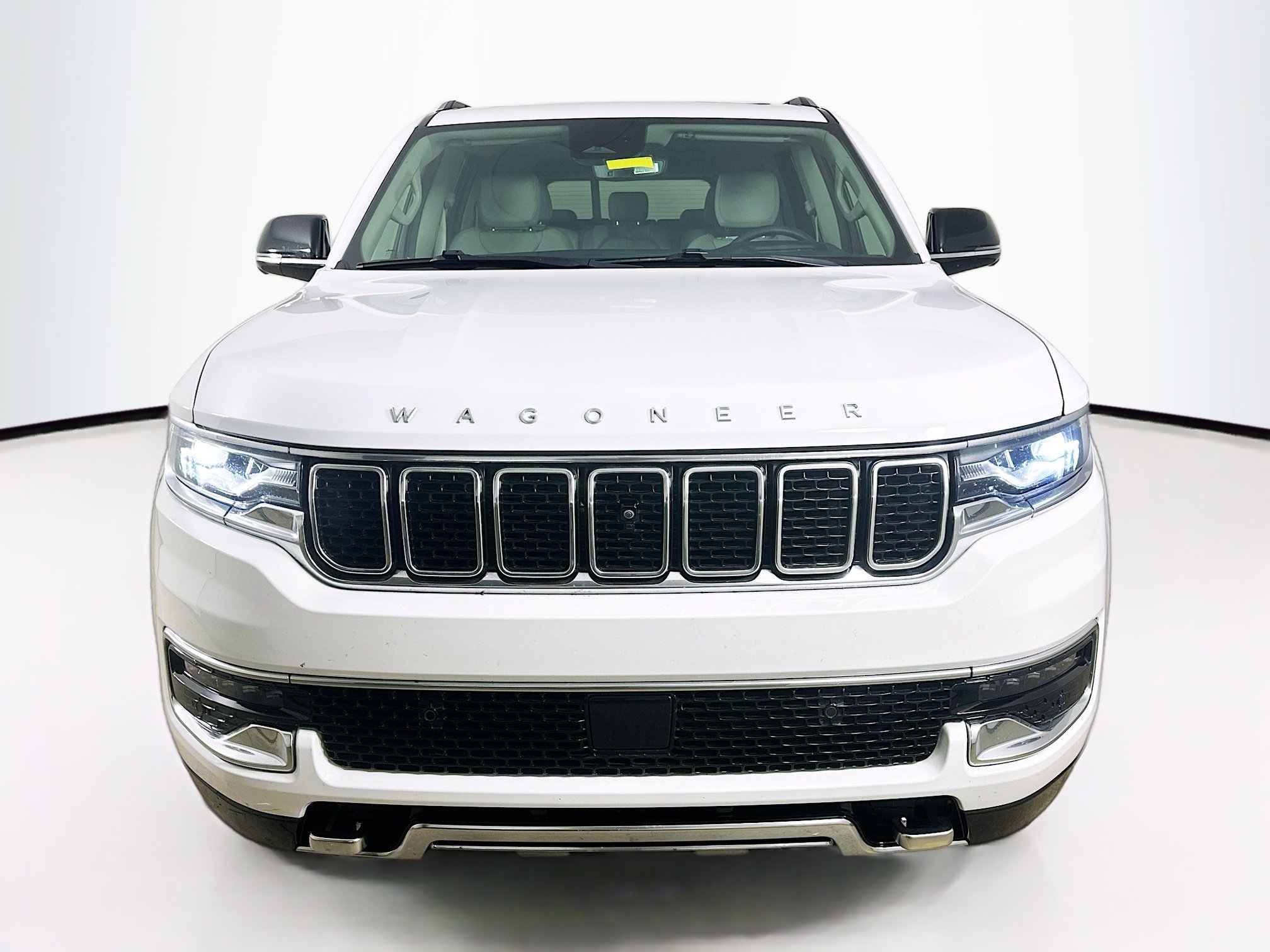 2023 Jeep Wagoneer L Series III photo 2