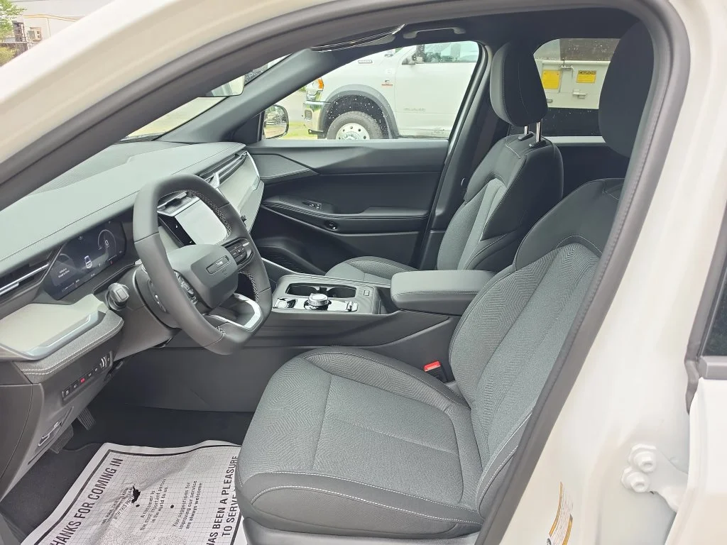 New 2026 Bright White Clear-Coat Exterior Paint Jeep Laredo image 10