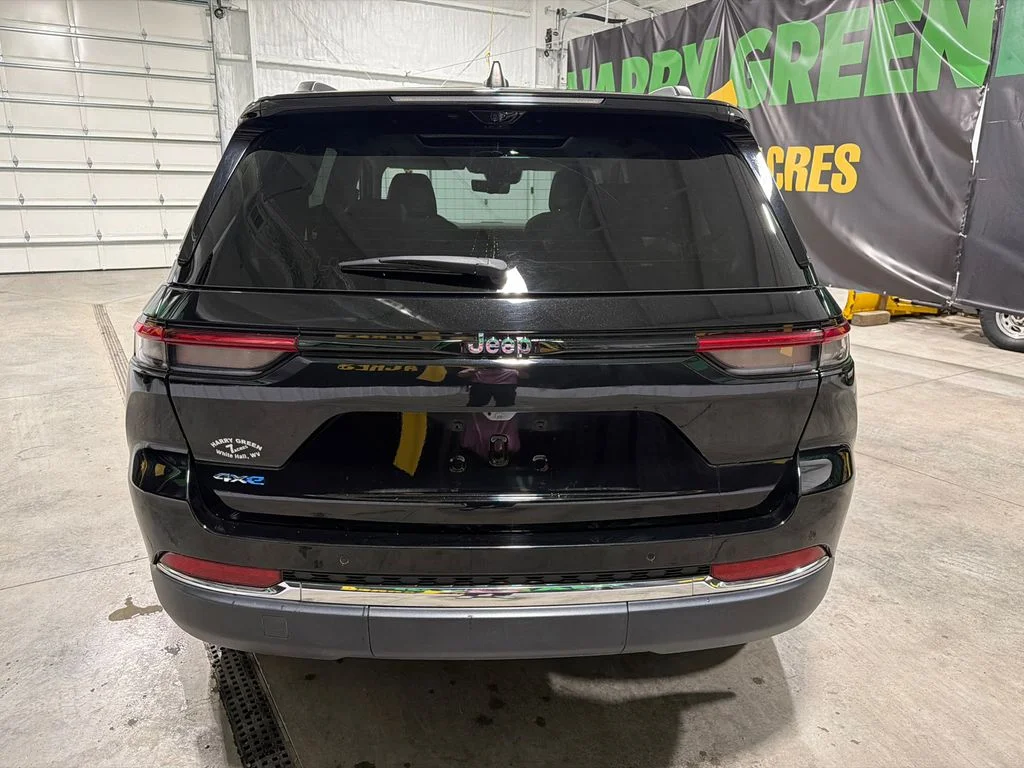 Used 2022 Diamond Black Crystal Pearlcoat Jeep 4xe image 7