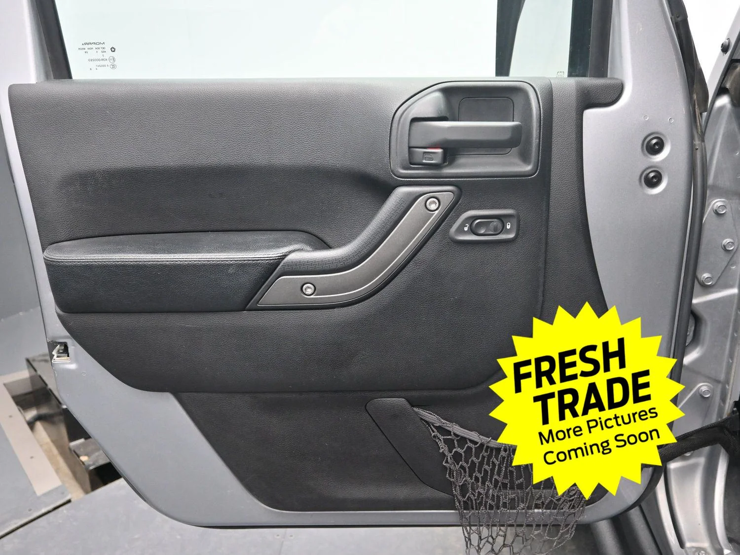 Used 2016 Billet Silver Metallic Clearcoat Jeep Black Bear image 15