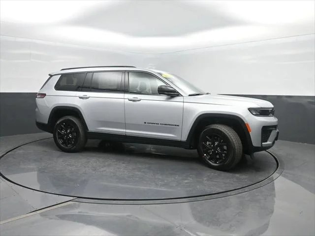 New 2026 Silver Zynith Exterior Paint Jeep Laredo image 3