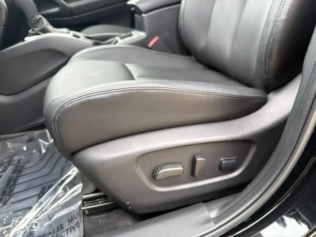 Used 2022 Black Nissan SL image 19