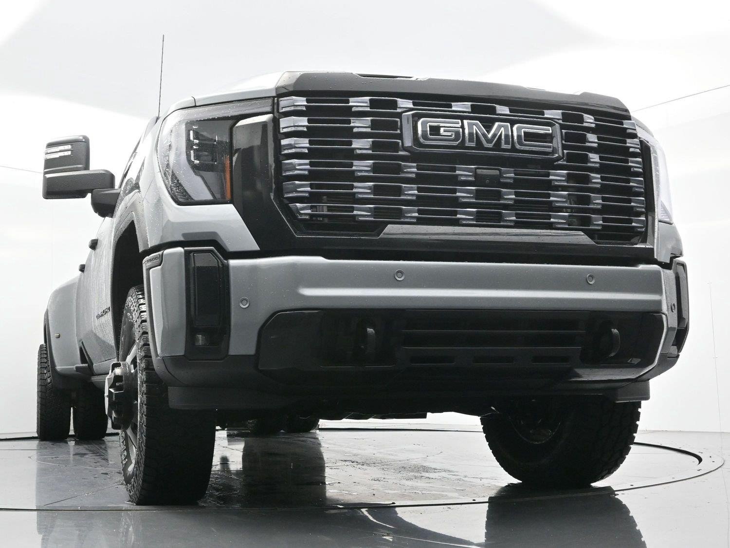 Used 2025 Sterling Metallic GMC Denali Ultimate DRW image 48