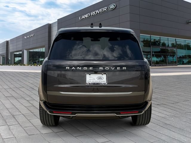 New 2026 Charente Grey Land Rover SE image 4
