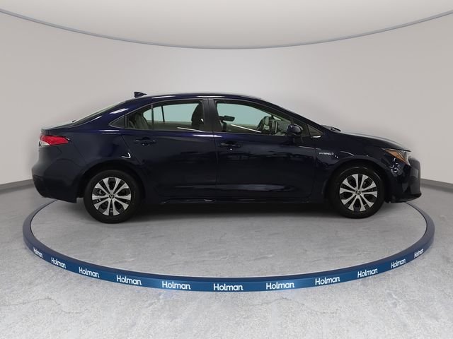 Certified Used 2020  Toyota LE image 4