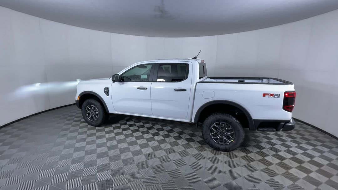 New 2025 Oxford White Ford XLT image 6