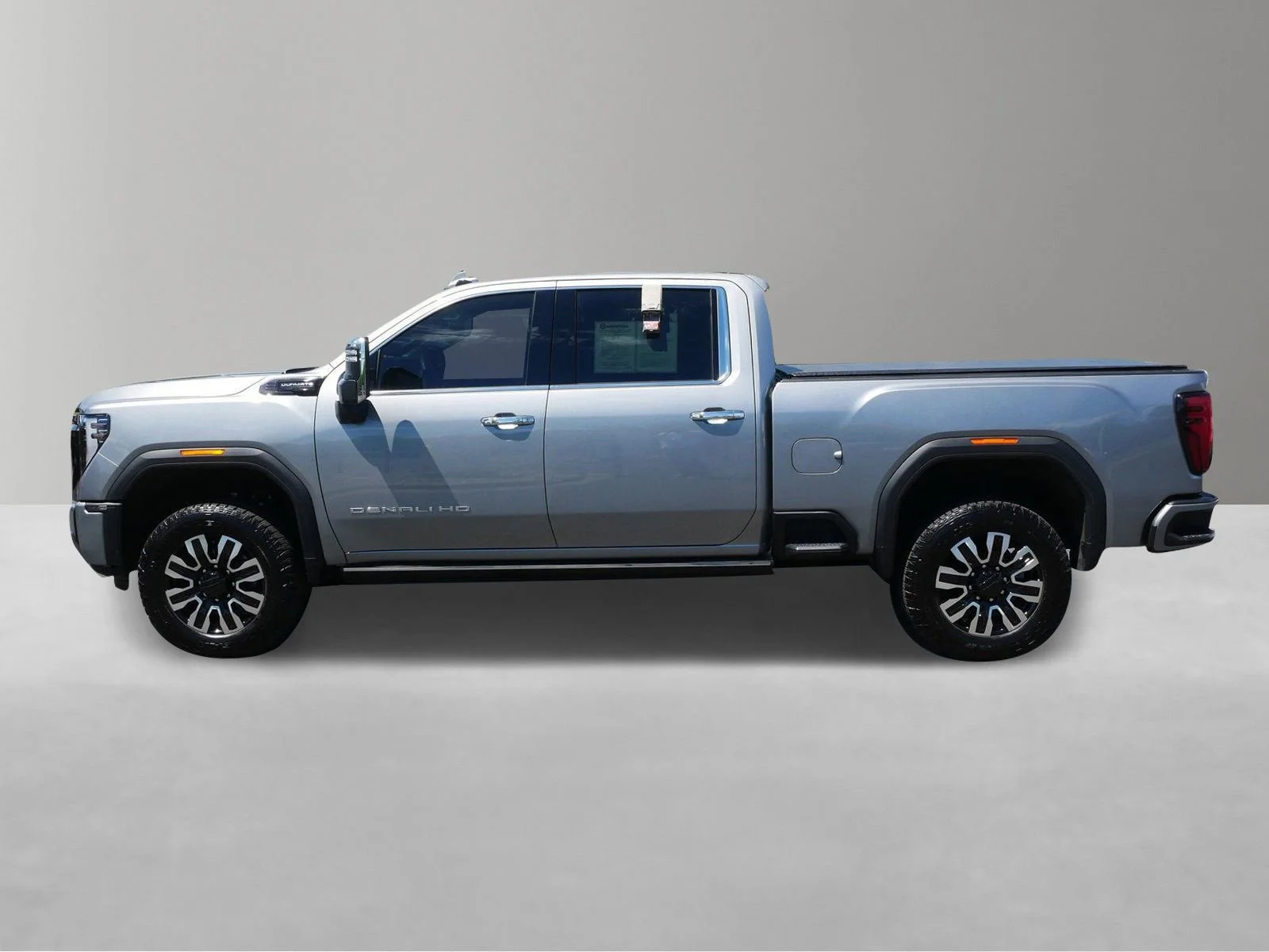 Used 2025 Sterling Metallic GMC Denali Ultimate image 6