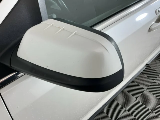 Used 2011 White Platinum Clearcoat Metallic Ford Limited image 10