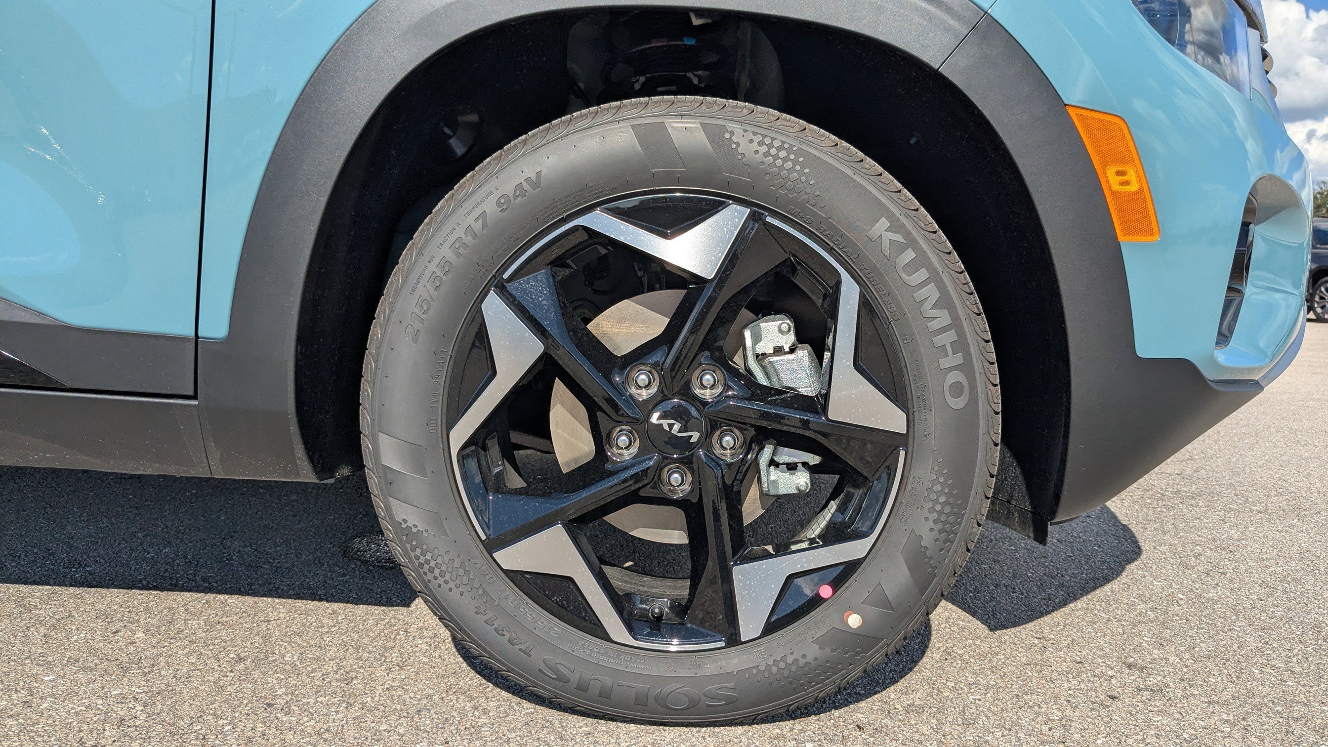 New 2026 Pluton Blue / Black Roof Kia S image 13