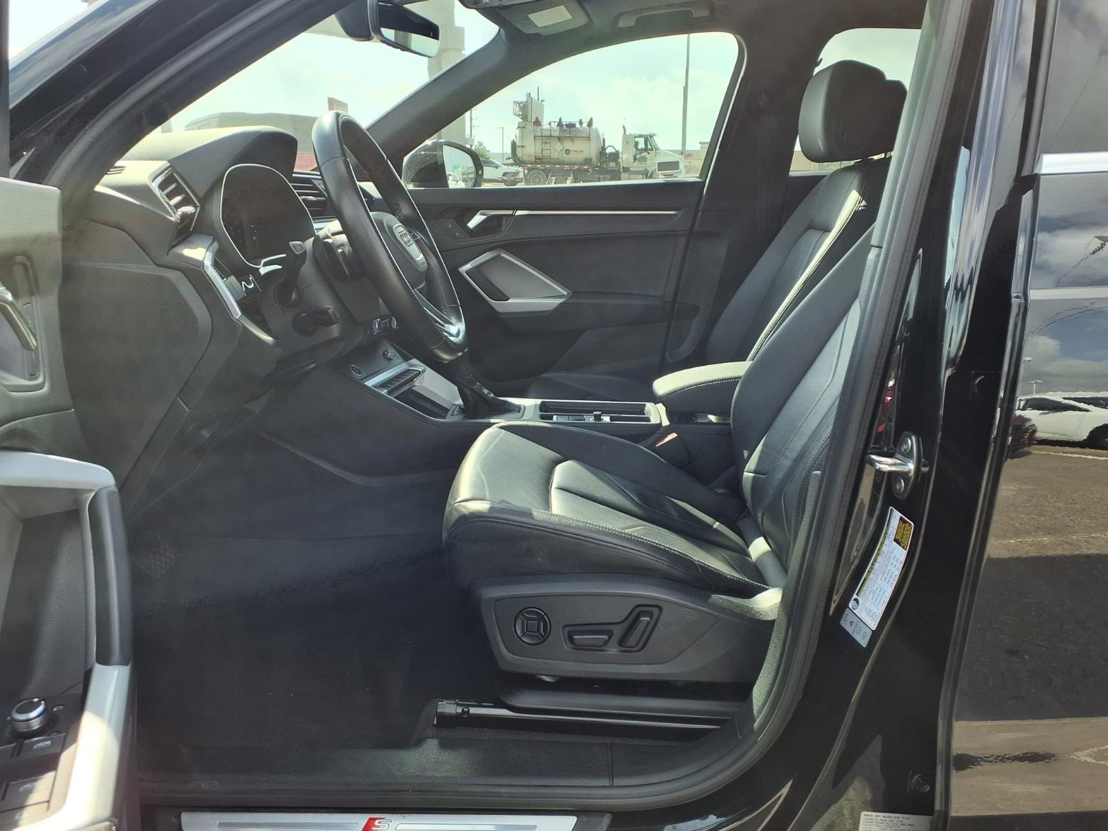 2024 Audi Q3 S line Premium - 11