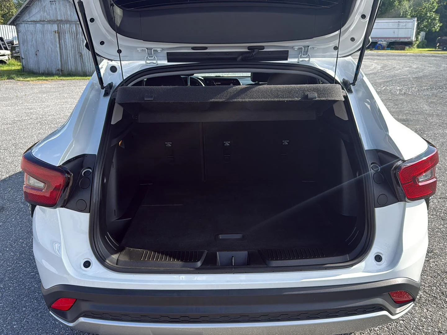 Used 2025 Summit White Chevrolet LT image 25
