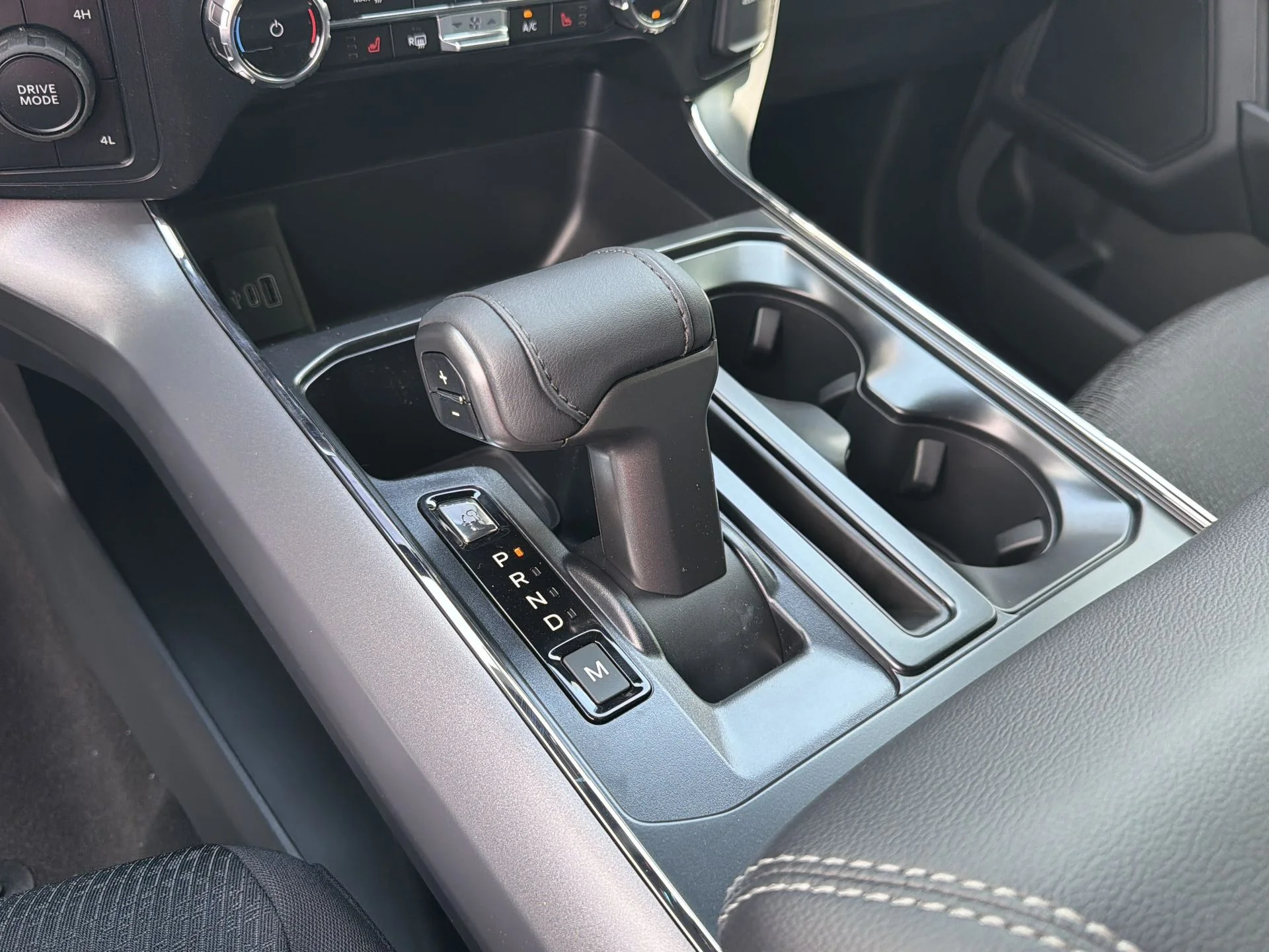 New 2026 Oxford White Ford XLT image 16