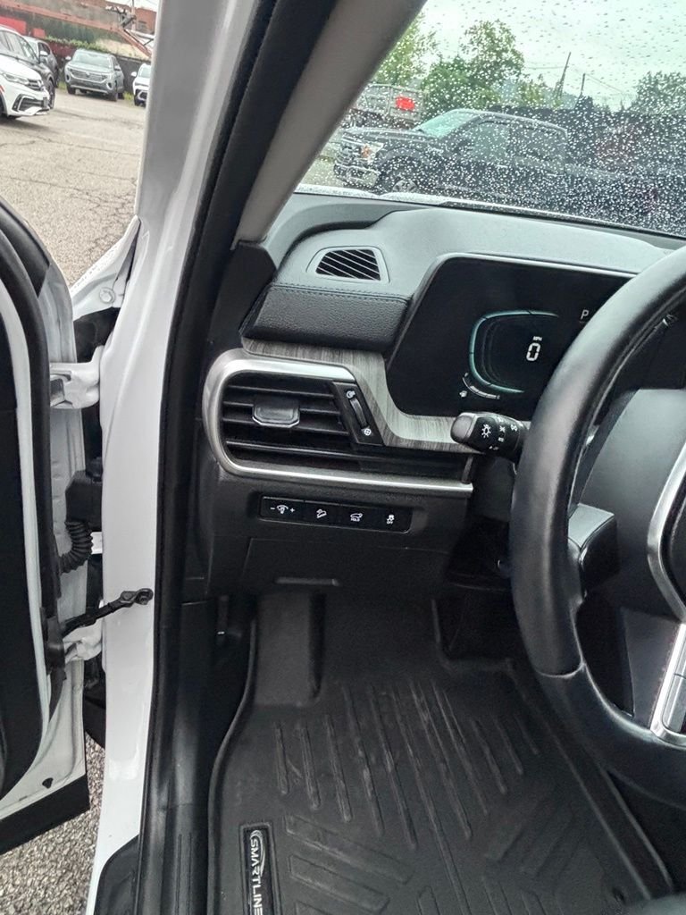 Used 2023 White Kia EX image 11