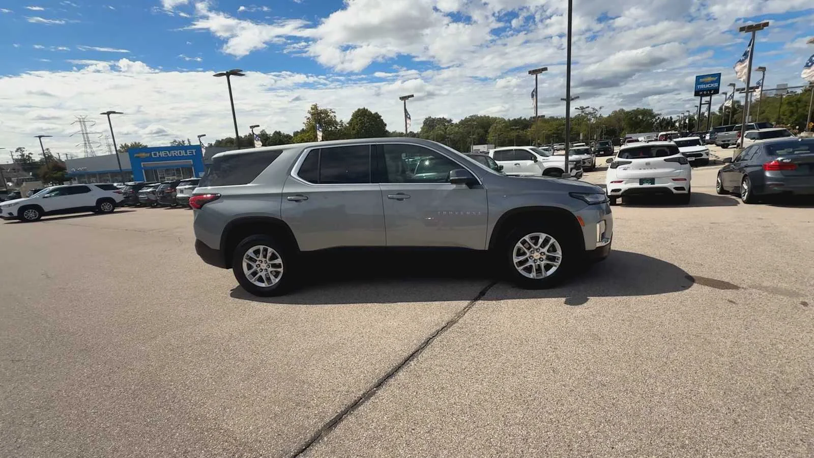 2023 Chevrolet Traverse LS - Photo 9