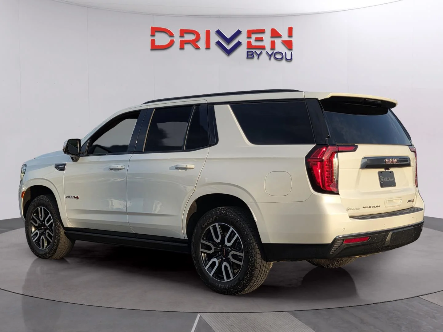 Used 2024 White Frost Tricoat GMC AT4 image 3