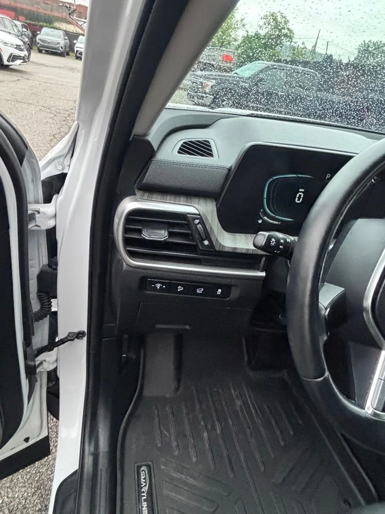 Used 2023 White Kia EX image 11