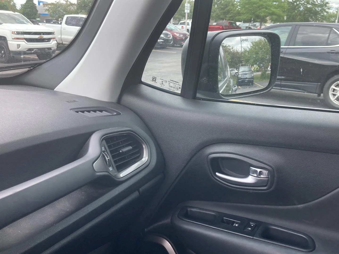 Used 2022 Gy Jeep Latitude image 21