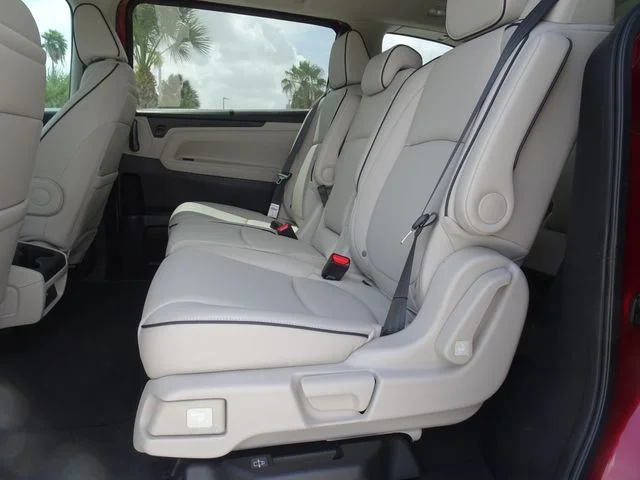 New 2027 Radiant Red Metallic II Honda Touring image 10