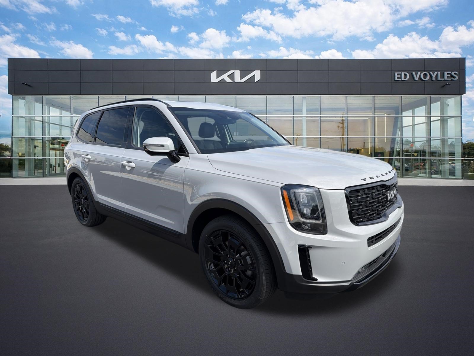 Certified Used 2022 Wolf Gray Kia SX image 1