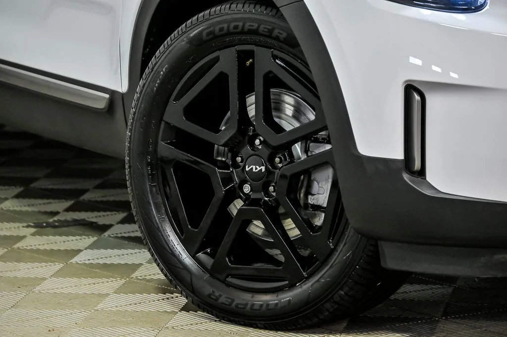Used 2023 White Kia SX X-Line image 3