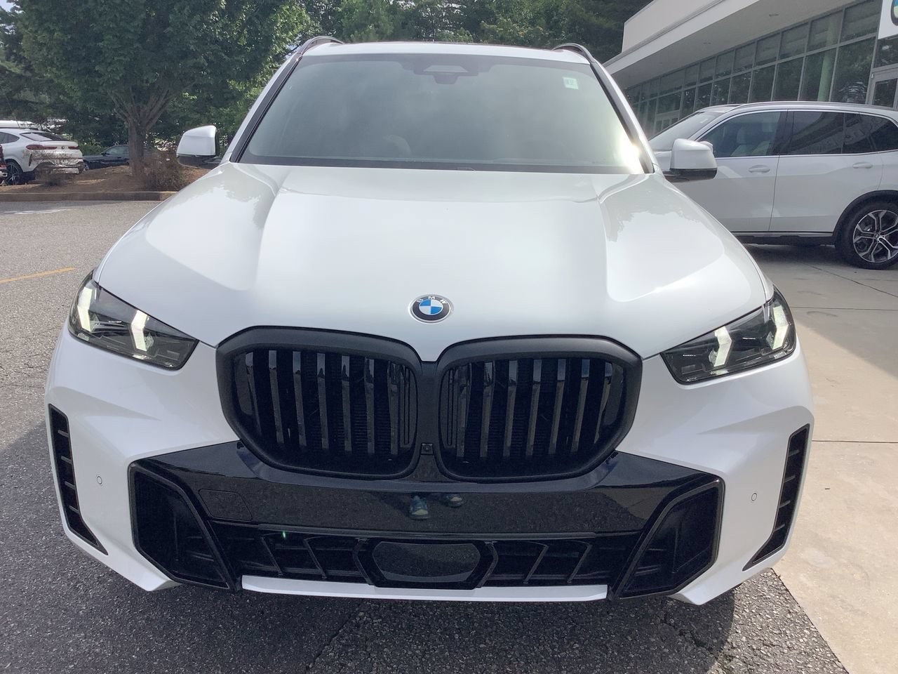 New 2026 Mineral White Metallic BMW sDrive40i image 3